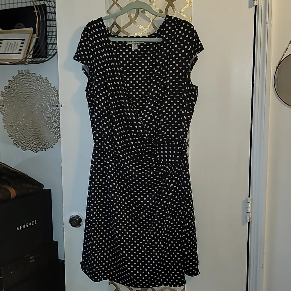 Black & White Pokadot Wrap Dress - Picture 6 of 6